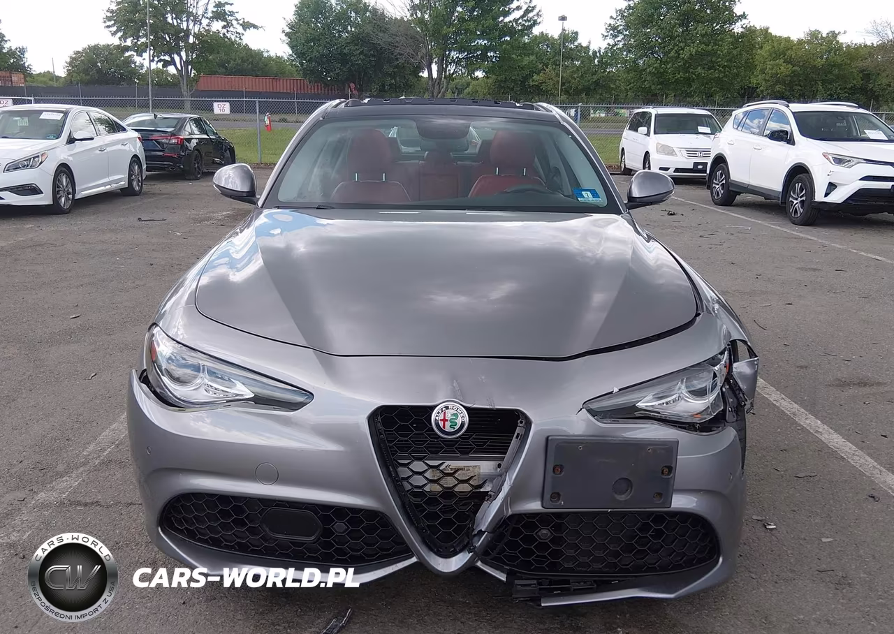 2018 Alfa Romeo Giulia Ti Sport VIN:ZARFAECNXJ7589925 - 11