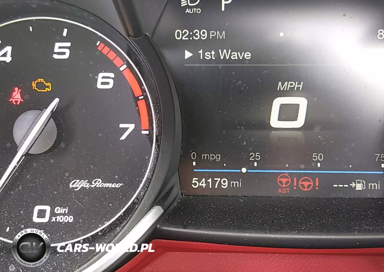 2018 Alfa Romeo Giulia Ti Sport VIN:ZARFAECNXJ7589925 - 14