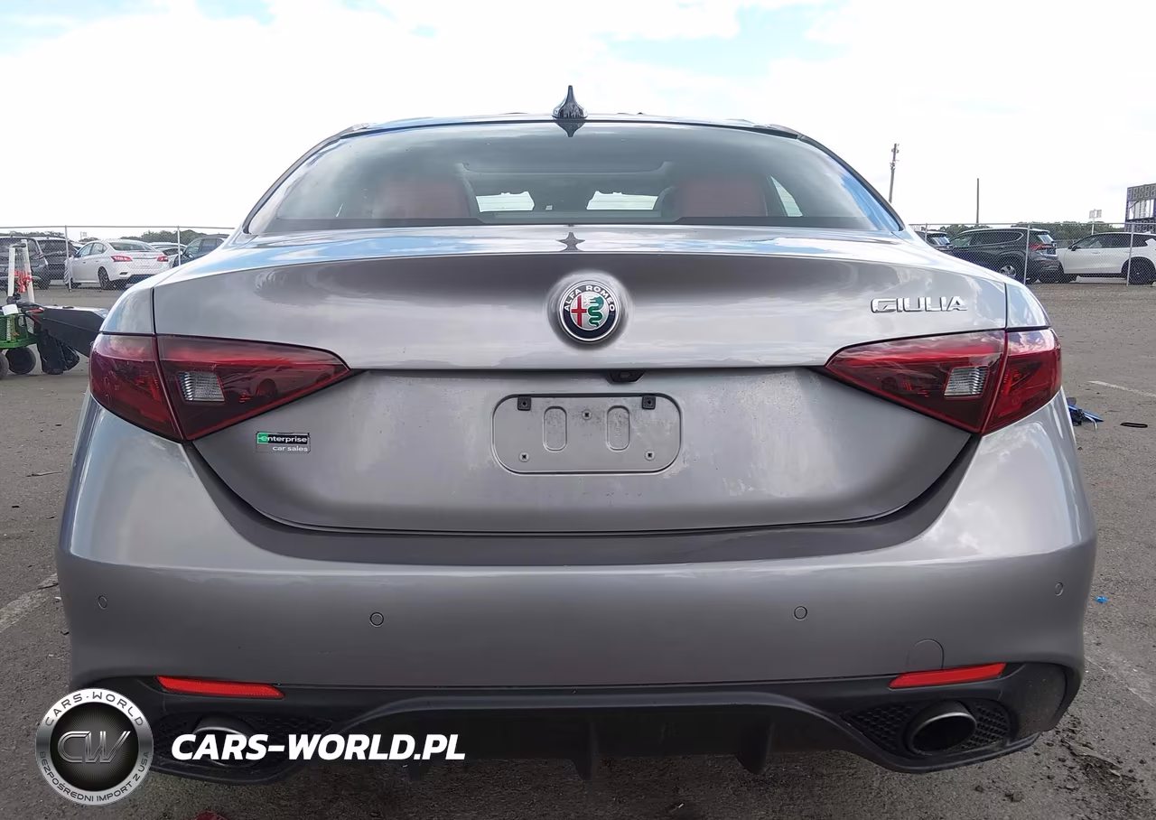 2018 Alfa Romeo Giulia Ti Sport VIN:ZARFAECNXJ7589925 - 15