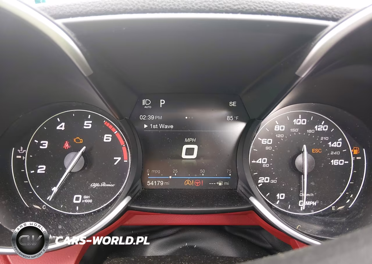 2018 Alfa Romeo Giulia Ti Sport VIN:ZARFAECNXJ7589925 - 7