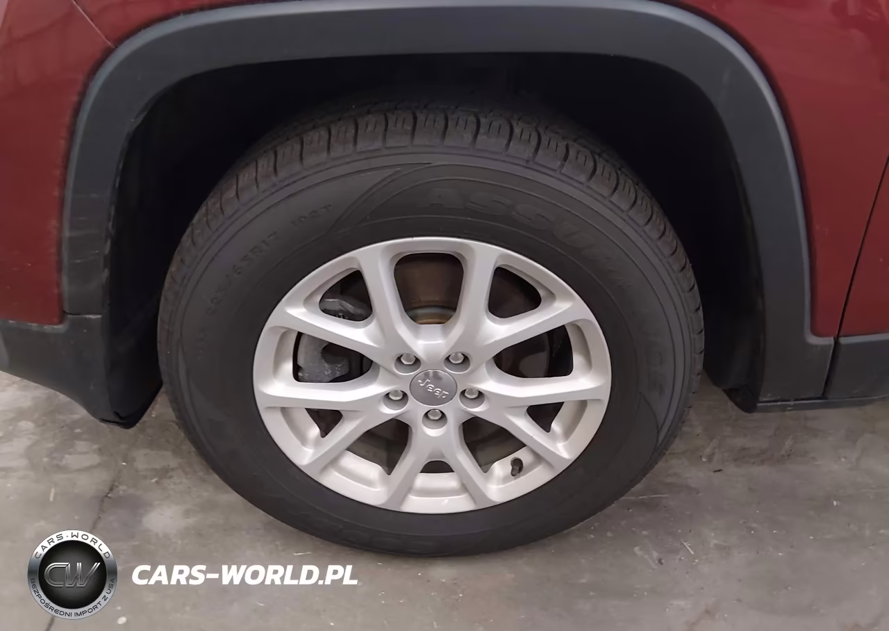 2015 Jeep Cherokee Latitude VIN:1C4PJMCB5FW540613 - 12