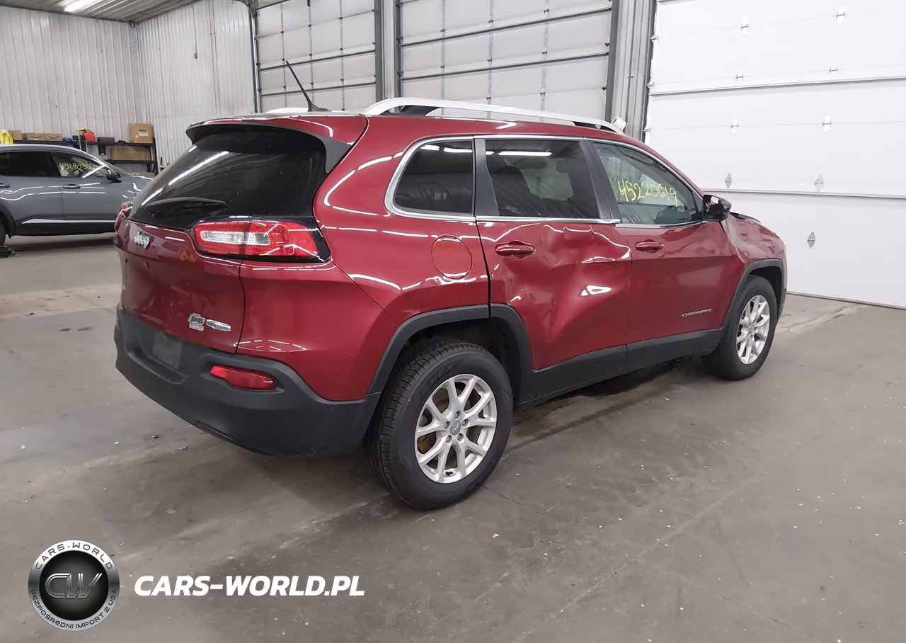 2015 Jeep Cherokee Latitude VIN:1C4PJMCB5FW540613 - 4