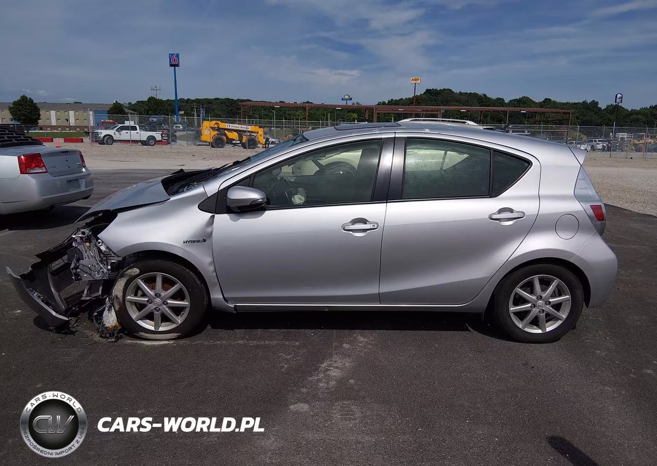2014 Toyota Prius C Four VIN:JTDKDTB34E1081785 - 15