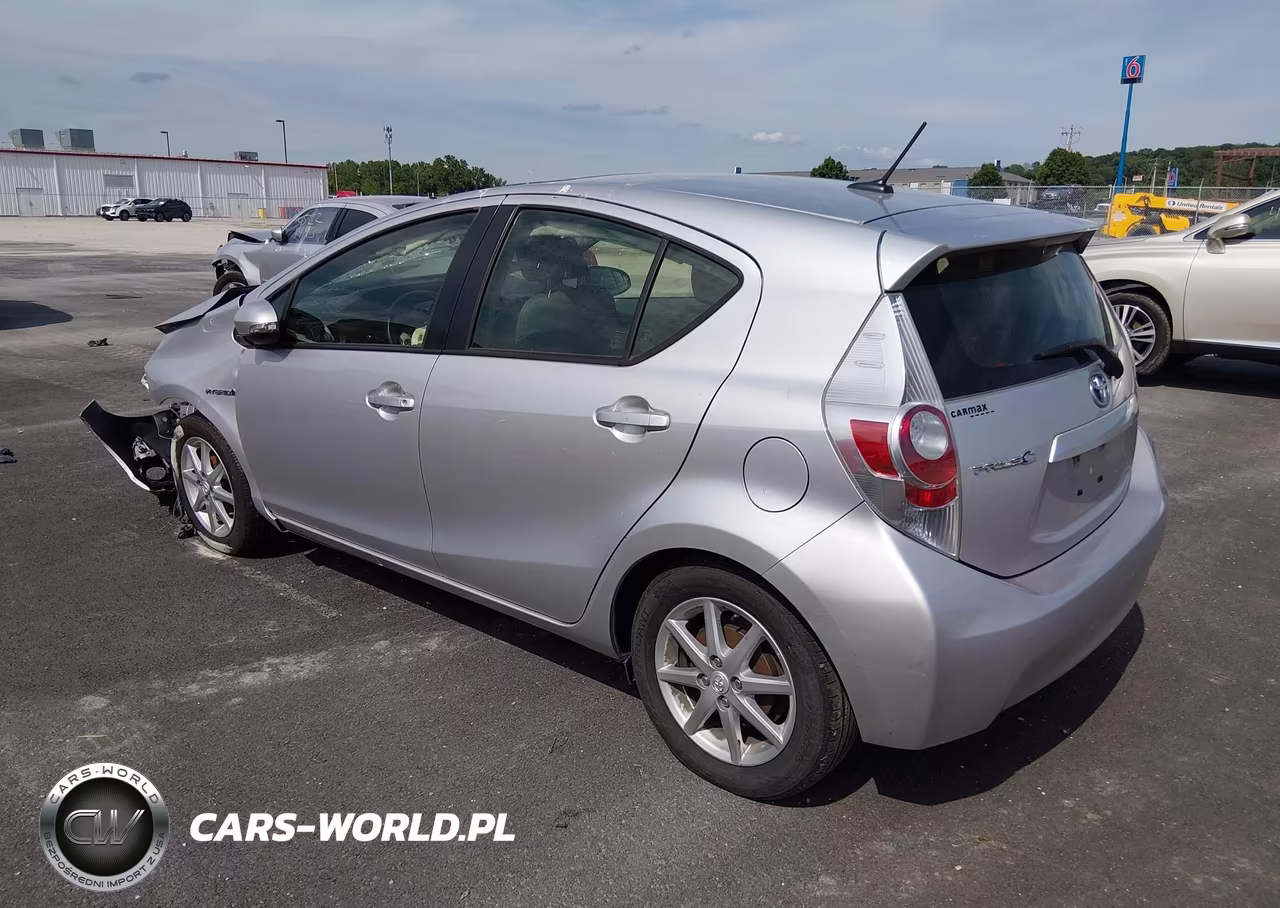 2014 Toyota Prius C Four VIN:JTDKDTB34E1081785 - 3