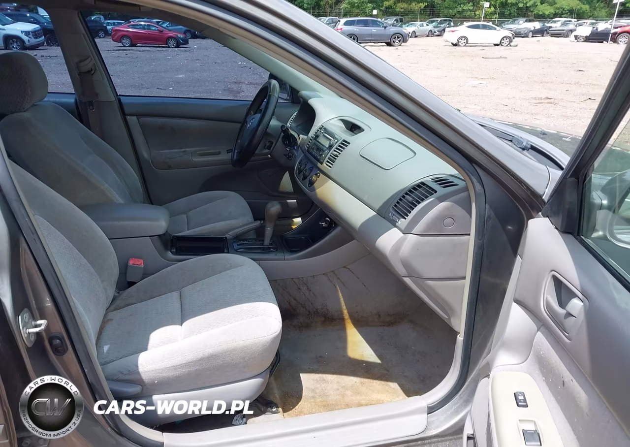 2004 Toyota Camry Le VIN:4T1BE32K14U927769 - 5
