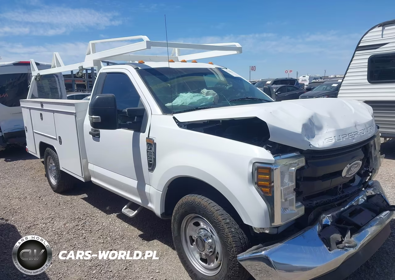 2019 Ford F-350 Chassis Xl