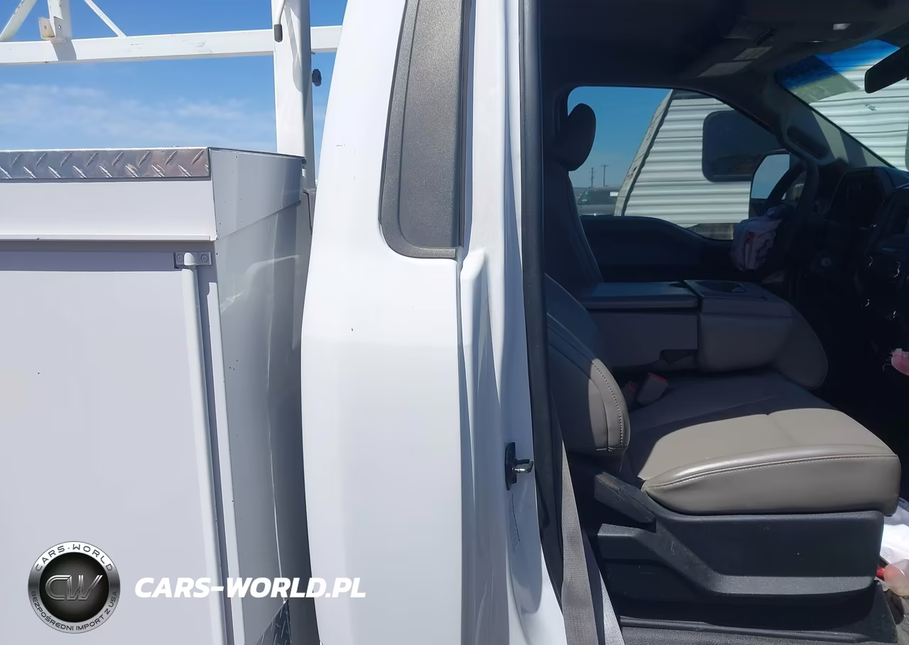 2019 Ford F-350 Chassis Xl VIN:1FDRF3E62KED04095 - 8