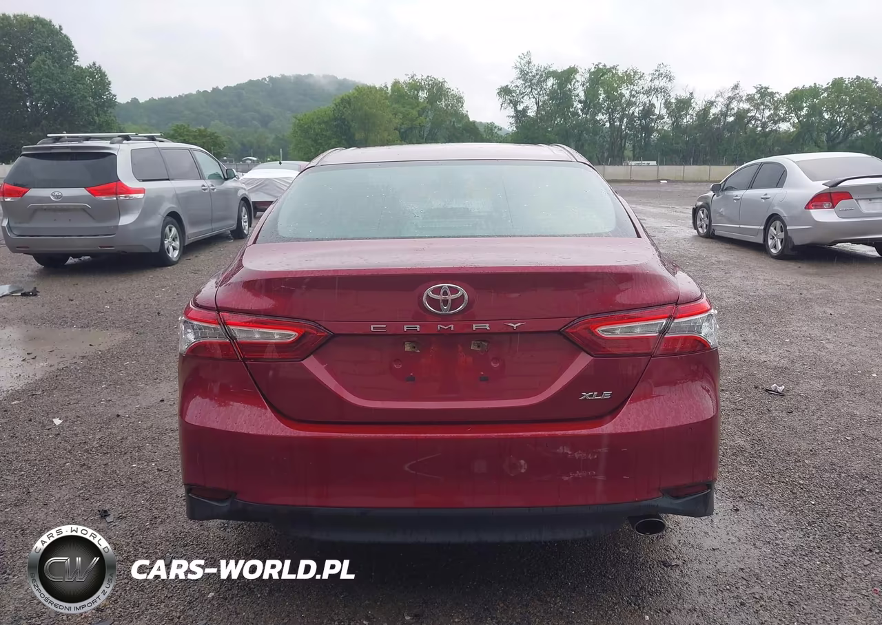 2018 Toyota Camry Xle VIN:4T1B11HK2JU620680 - 17