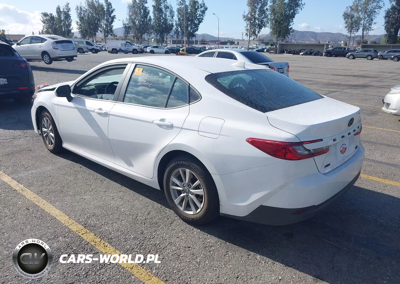 2026 Toyota Camry Le VIN:4T1DAACK5TU209096 - 3