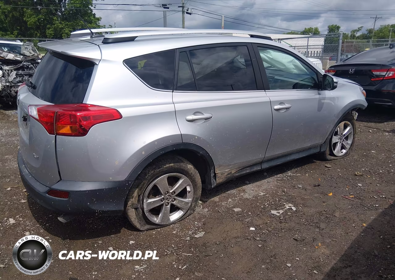 2015 Toyota Rav4 Xle VIN:2T3WFREV8FW191561 - 4