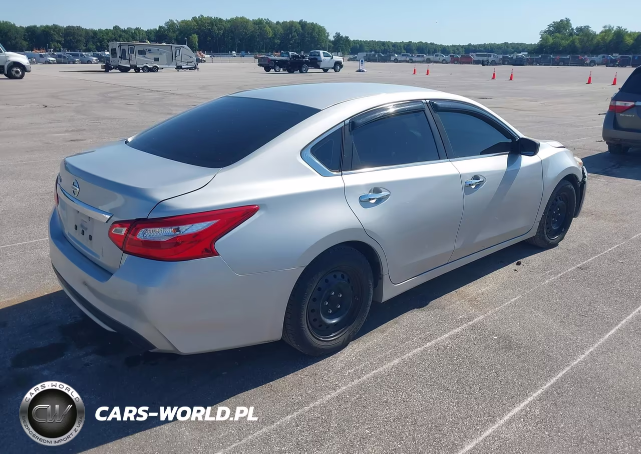 2017 Nissan Altima 2.5 S VIN:1N4AL3AP6HN350827 - 4