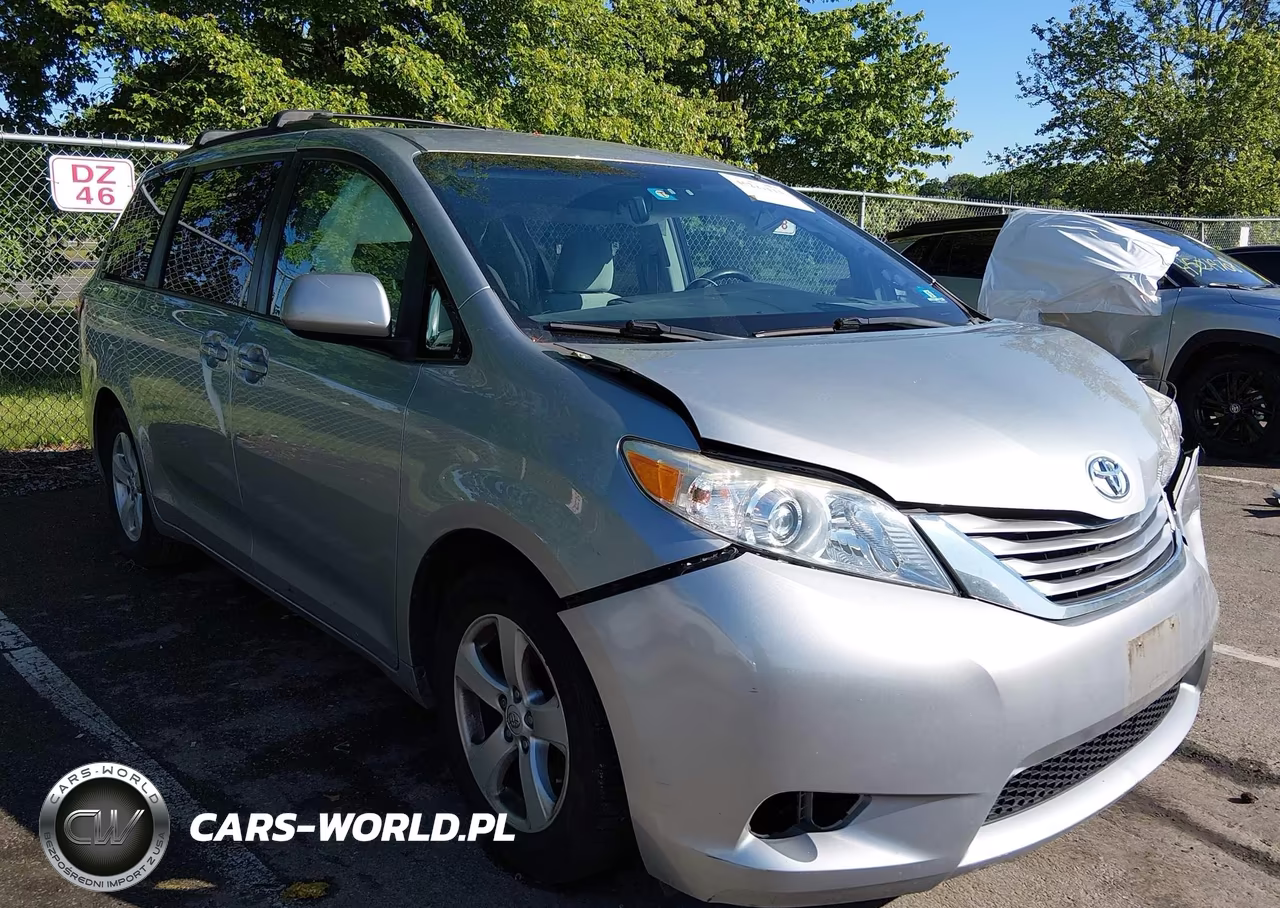 2015 Toyota Sienna Le 8 Passenger