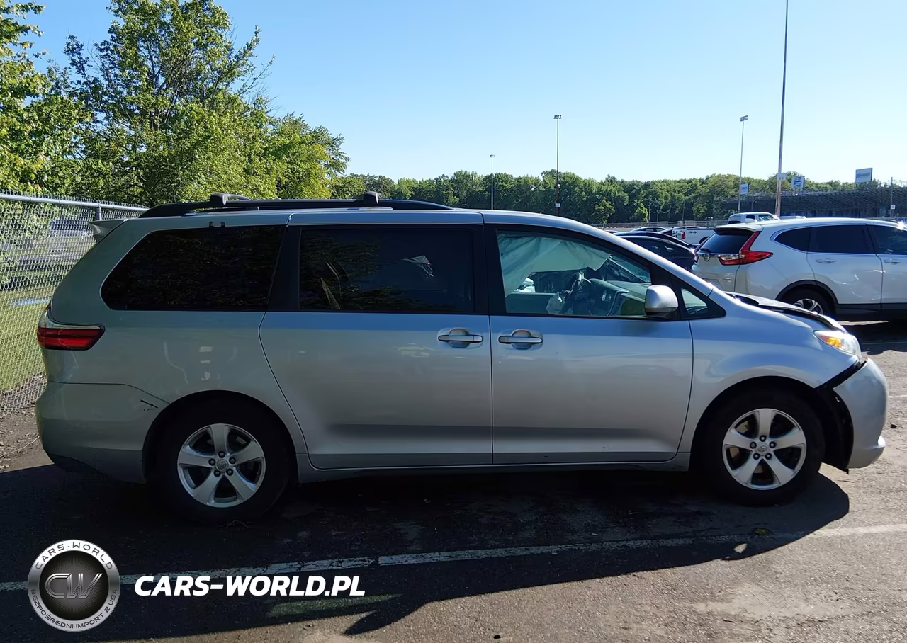 2015 Toyota Sienna Le 8 Passenger VIN:5TDKK3DC7FS576733 - 13