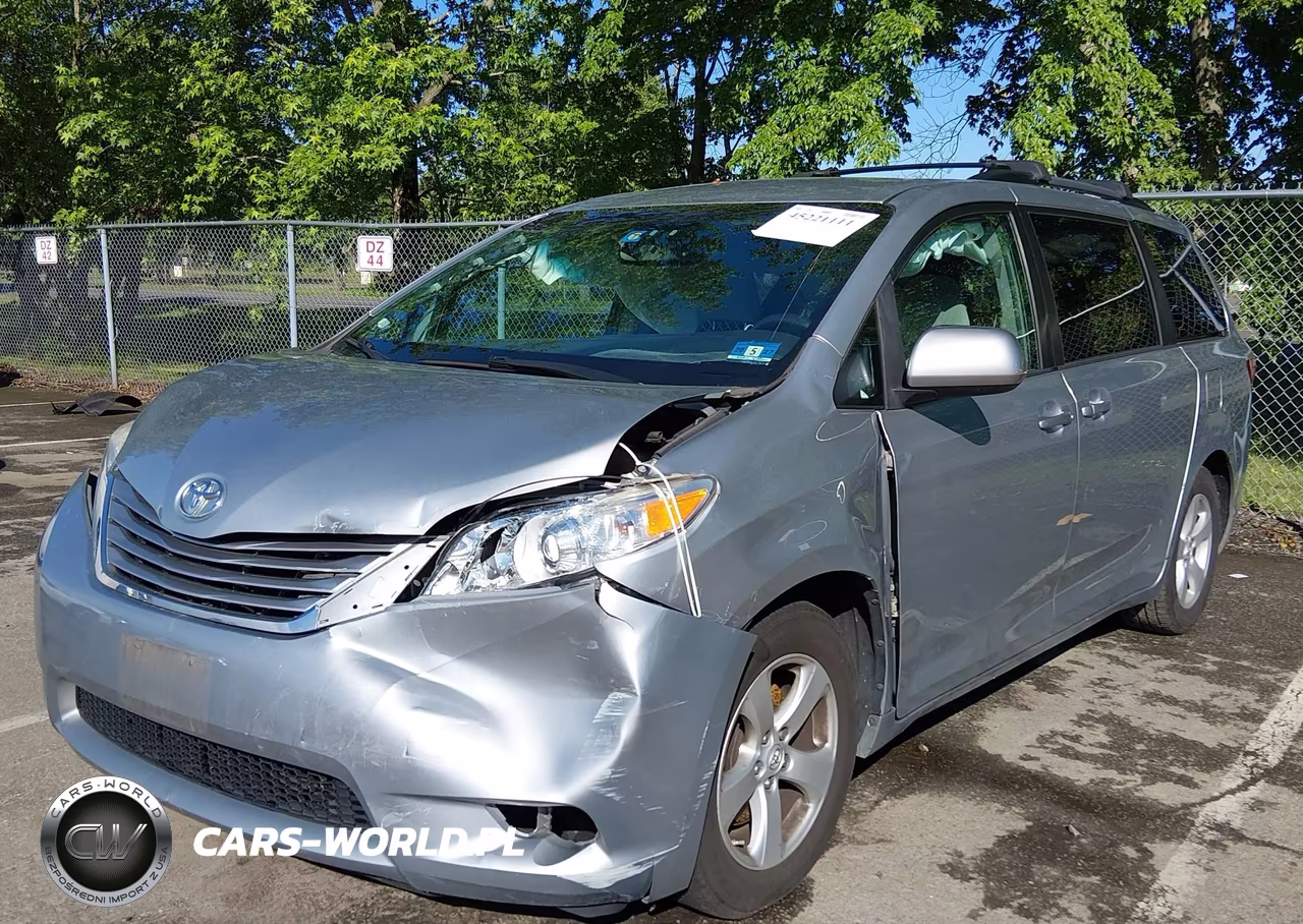 2015 Toyota Sienna Le 8 Passenger VIN:5TDKK3DC7FS576733 - 2
