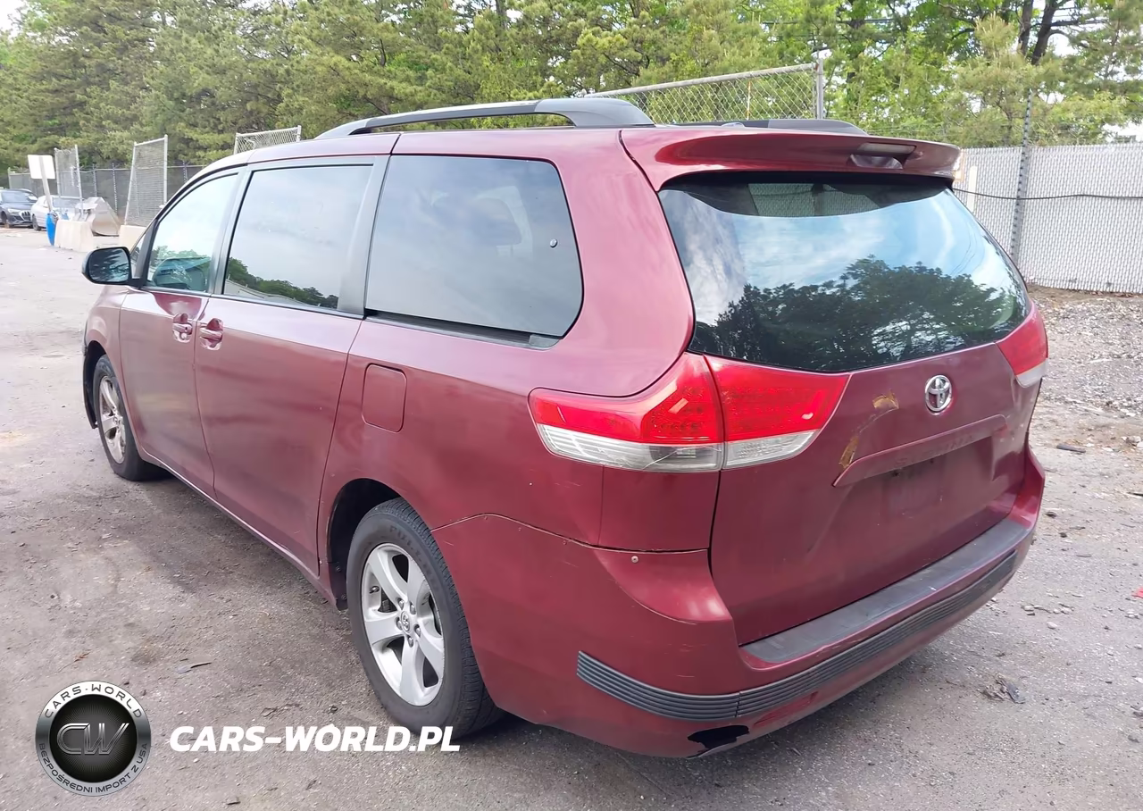 2014 Toyota Sienna Le V6 8 Passenger VIN:5TDKK3DC8ES413099 - 3