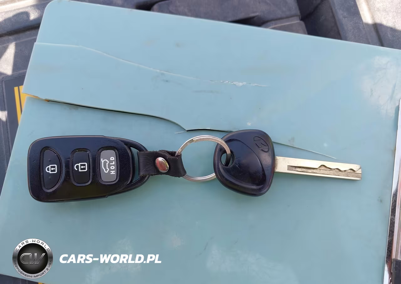 2016 Hyundai Veloster VIN:KMHTC6ADXGU260199 - 11