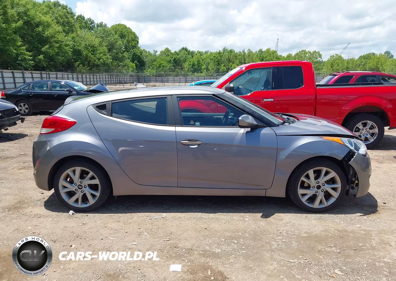 2016 Hyundai Veloster VIN:KMHTC6ADXGU260199 - 13