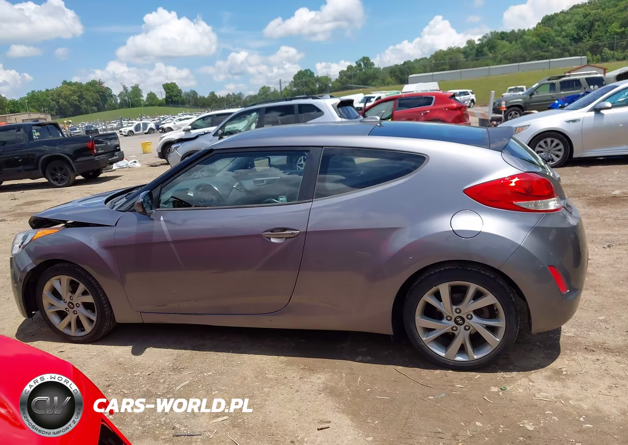 2016 Hyundai Veloster VIN:KMHTC6ADXGU260199 - 14