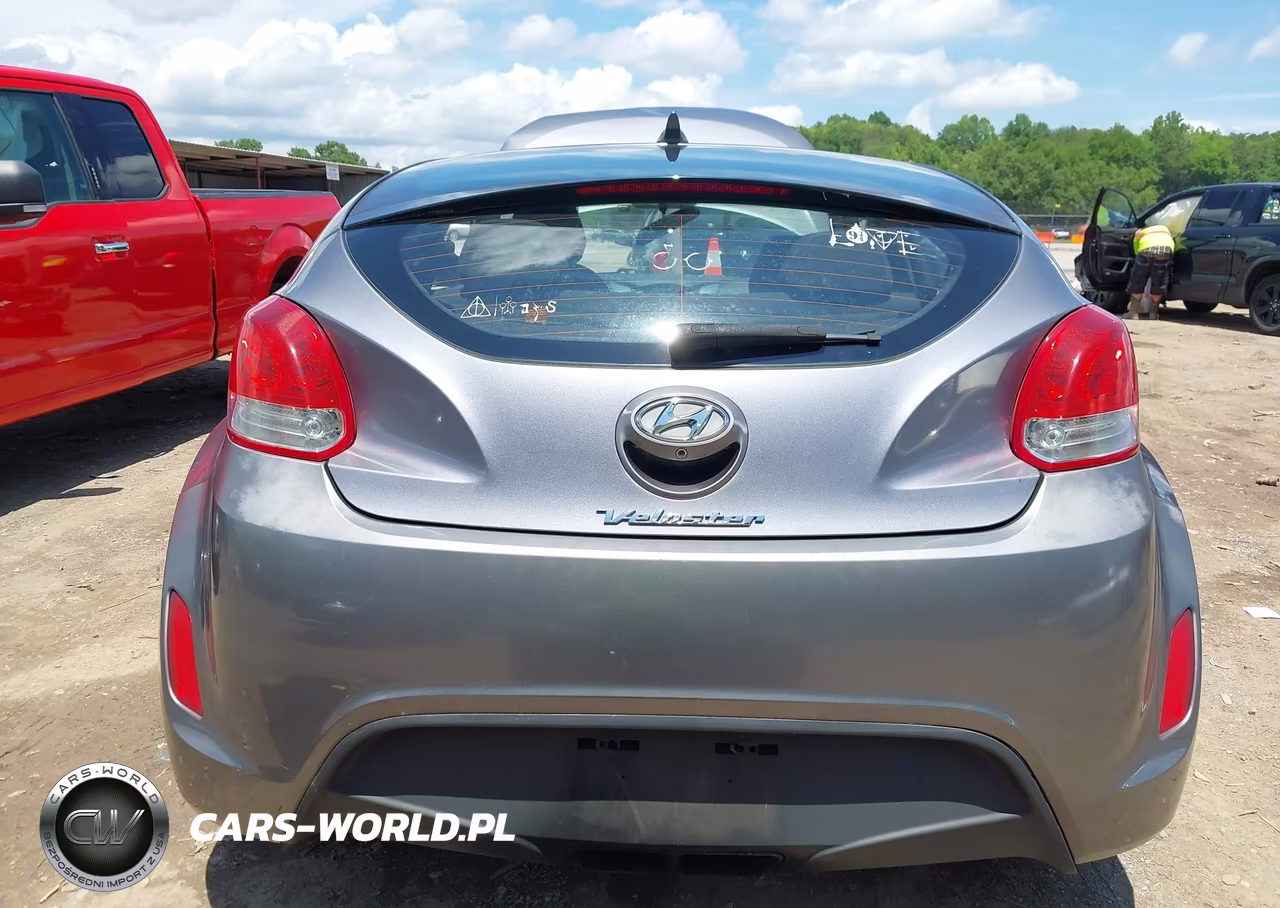 2016 Hyundai Veloster VIN:KMHTC6ADXGU260199 - 16