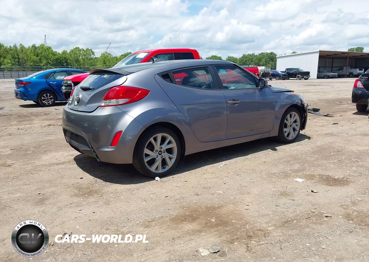 2016 Hyundai Veloster VIN:KMHTC6ADXGU260199 - 4