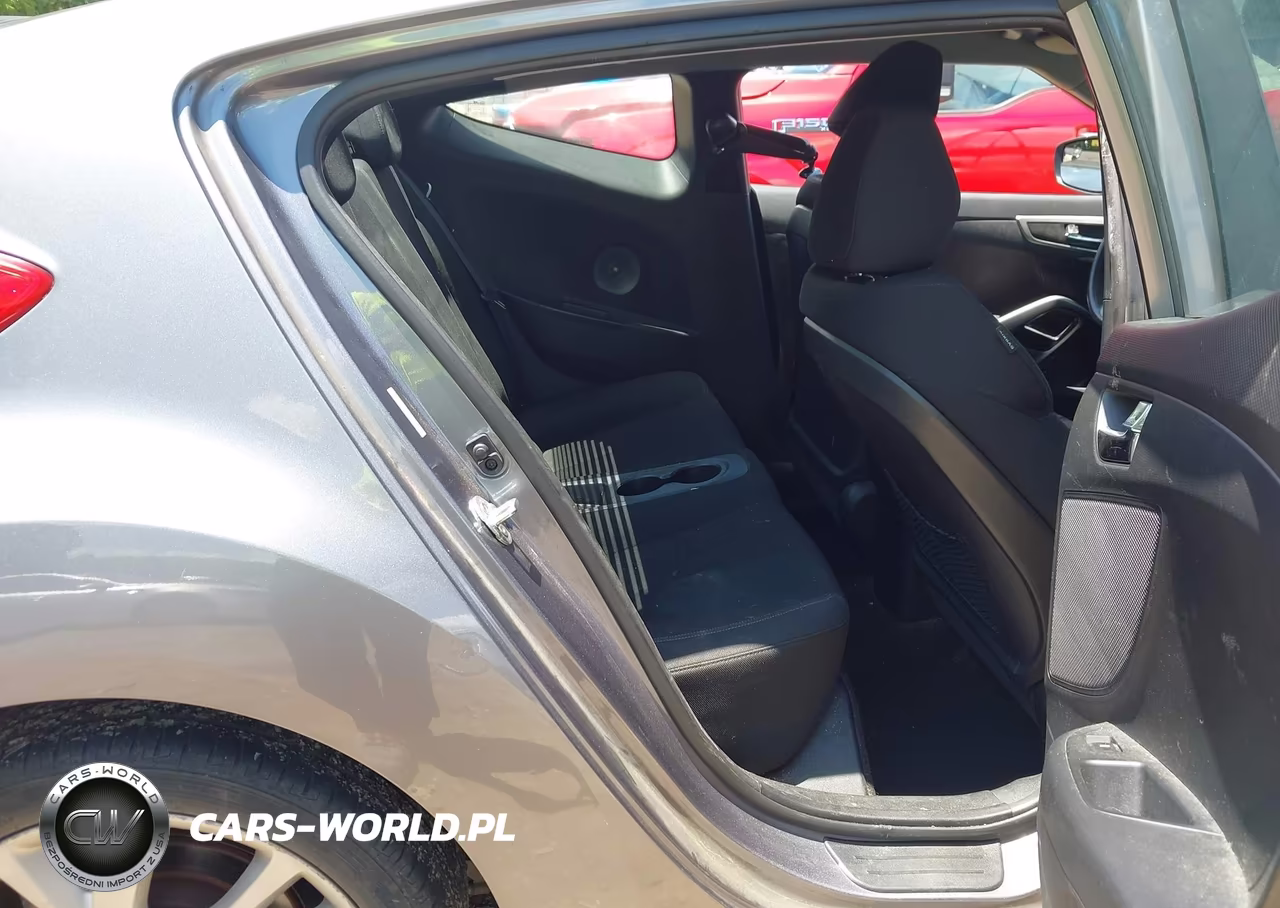 2016 Hyundai Veloster VIN:KMHTC6ADXGU260199 - 8