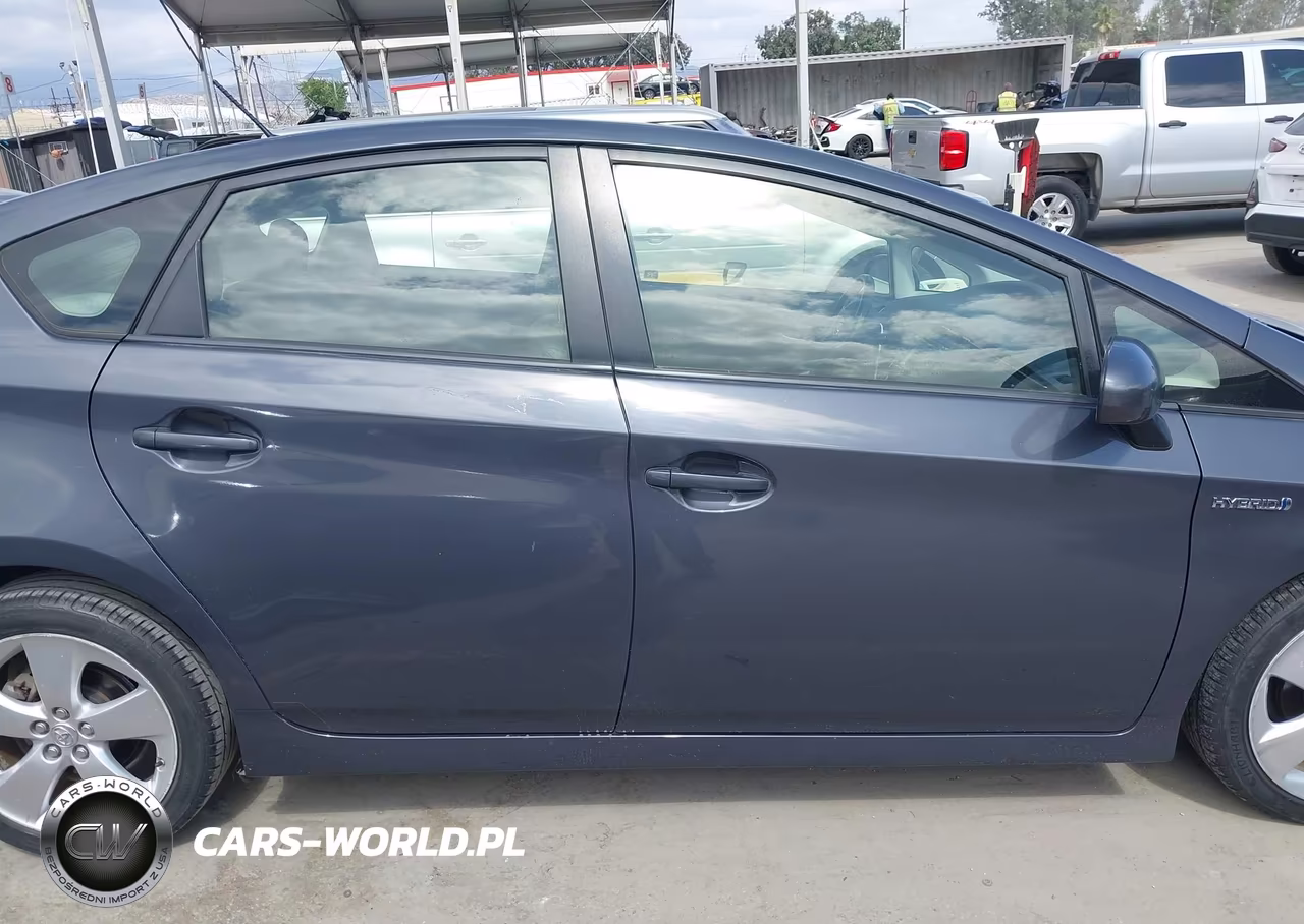 2013 Toyota Prius Five VIN:JTDKN3DU6D5556881 - 13
