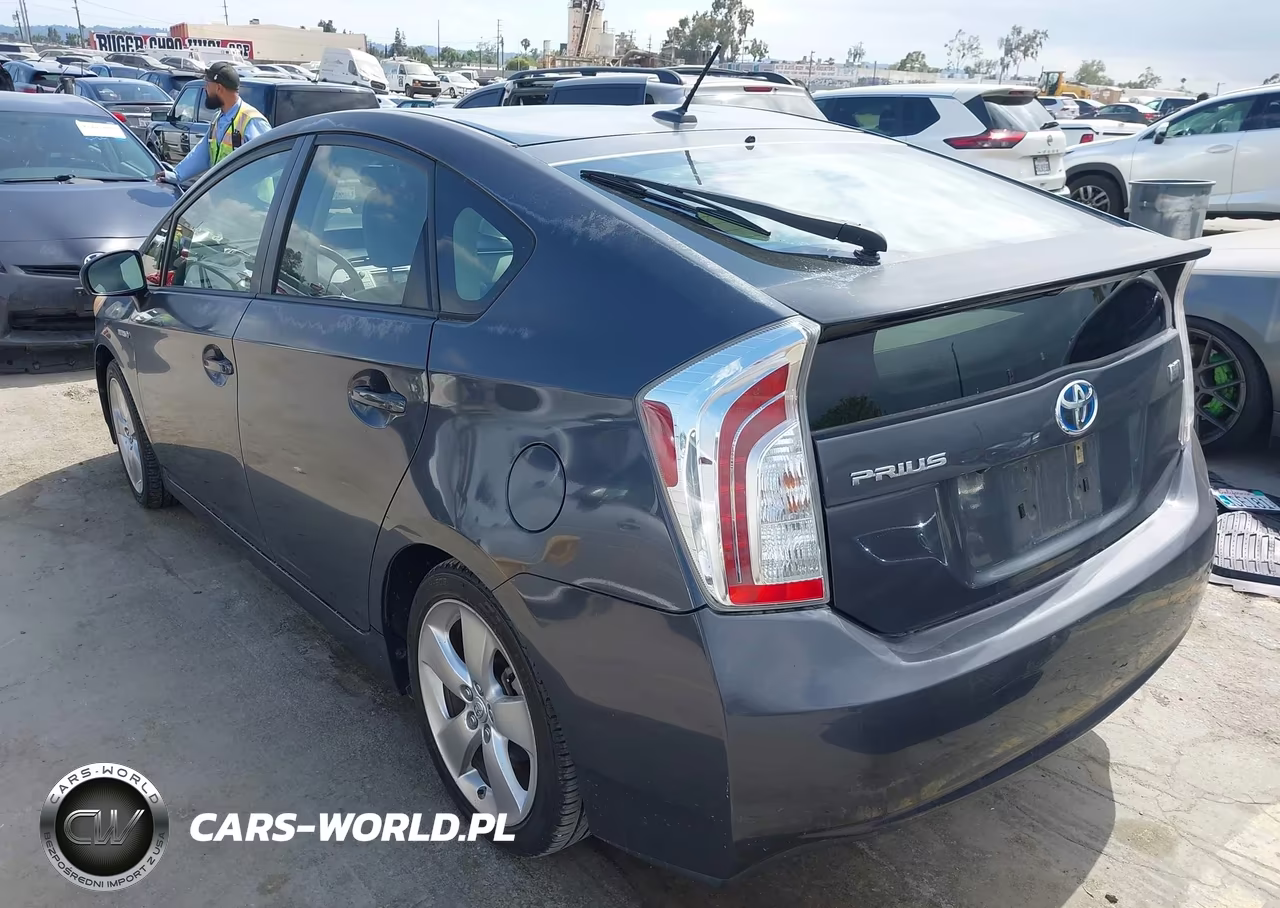 2013 Toyota Prius Five VIN:JTDKN3DU6D5556881 - 3