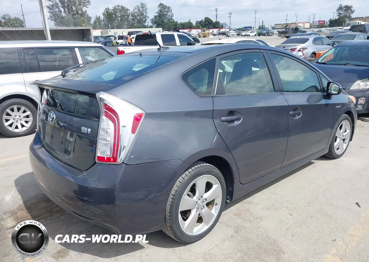 2013 Toyota Prius Five VIN:JTDKN3DU6D5556881 - 4