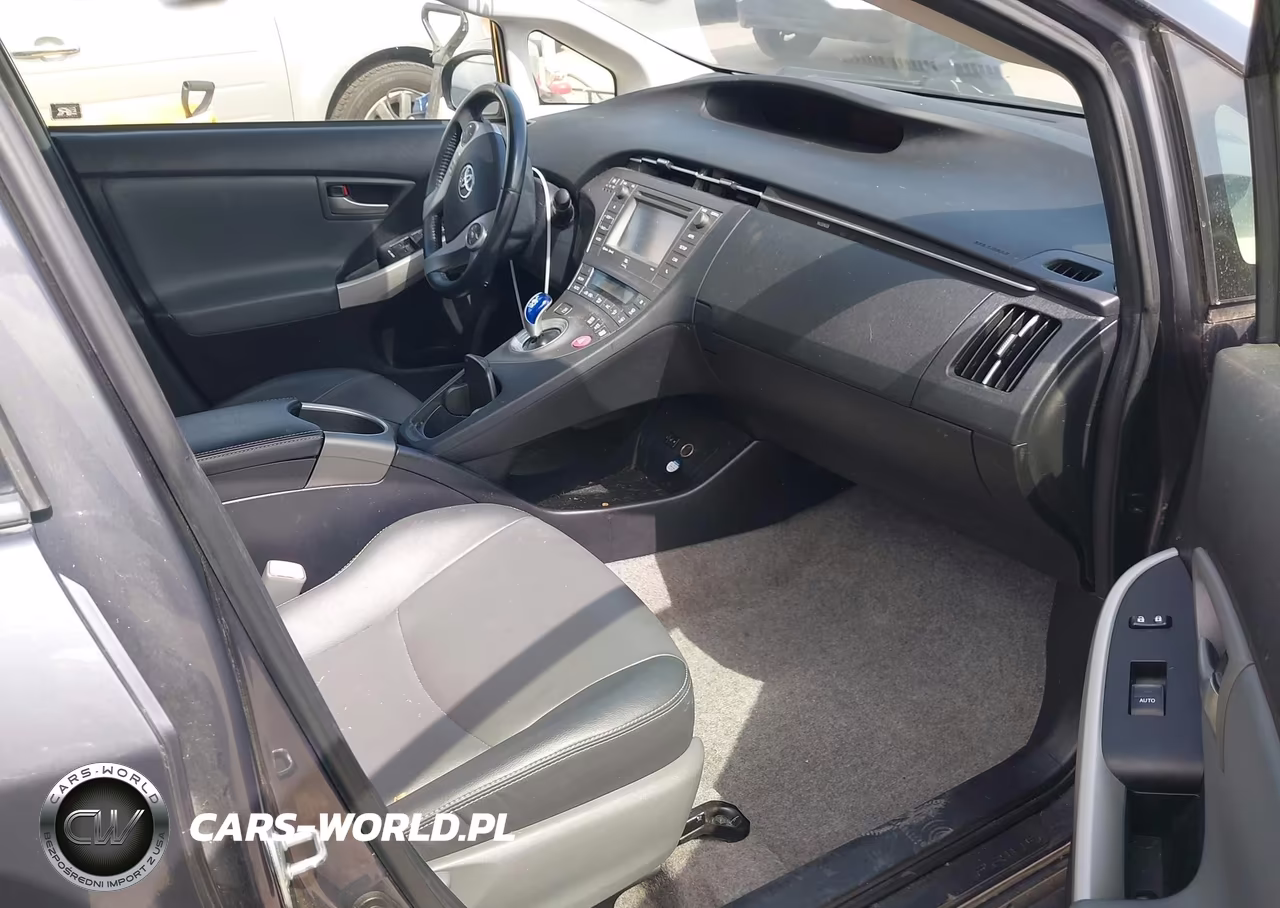2013 Toyota Prius Five VIN:JTDKN3DU6D5556881 - 5