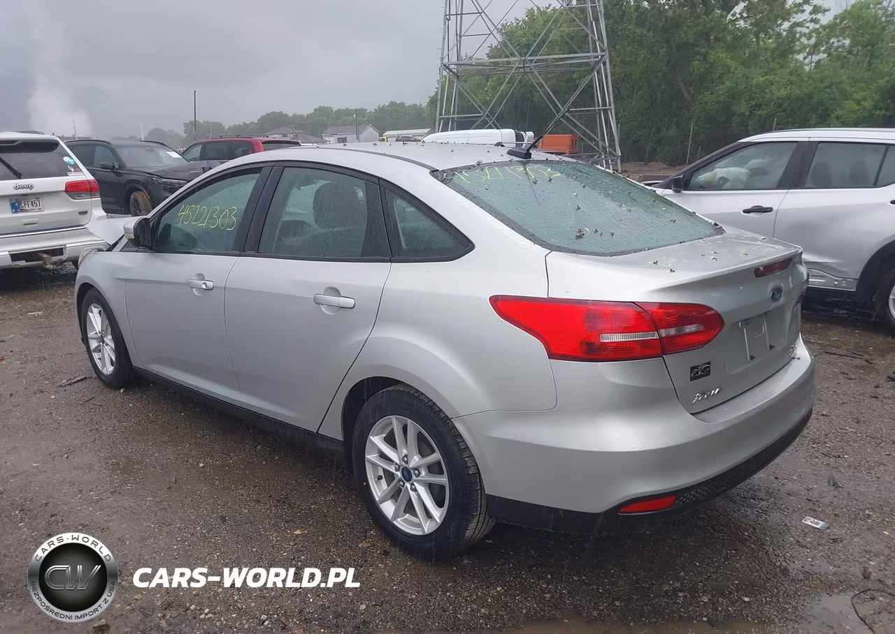 2016 Ford Focus Se VIN:1FADP3F25GL274994 - 3