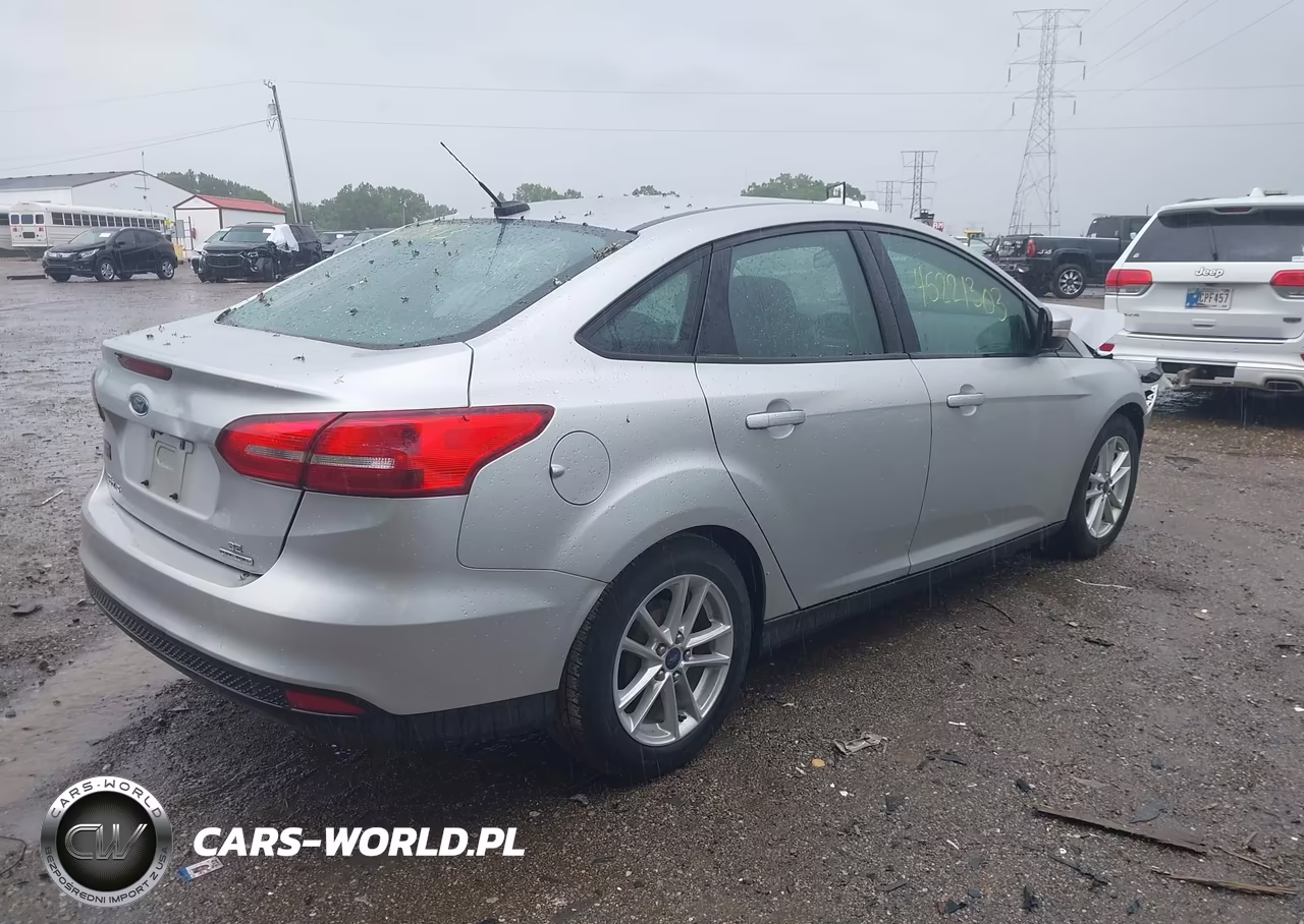 2016 Ford Focus Se VIN:1FADP3F25GL274994 - 4