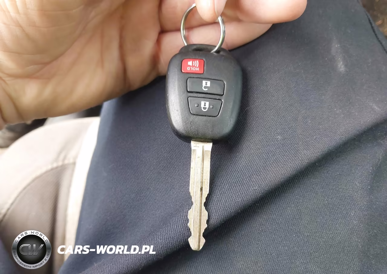 2018 Toyota Corolla Le VIN:5YFBURHE6JP839143 - 11