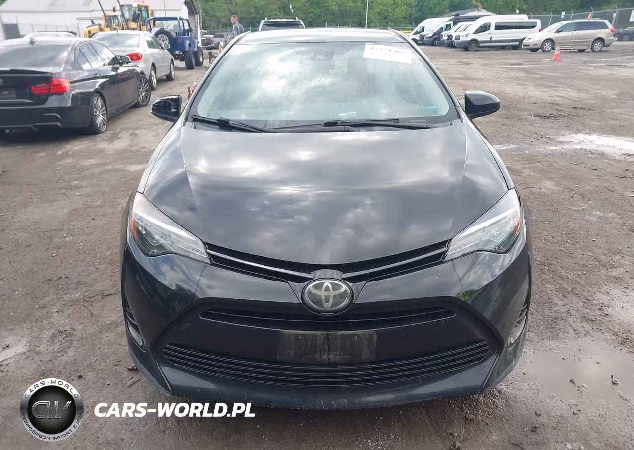 2018 Toyota Corolla Le VIN:5YFBURHE6JP839143 - 12
