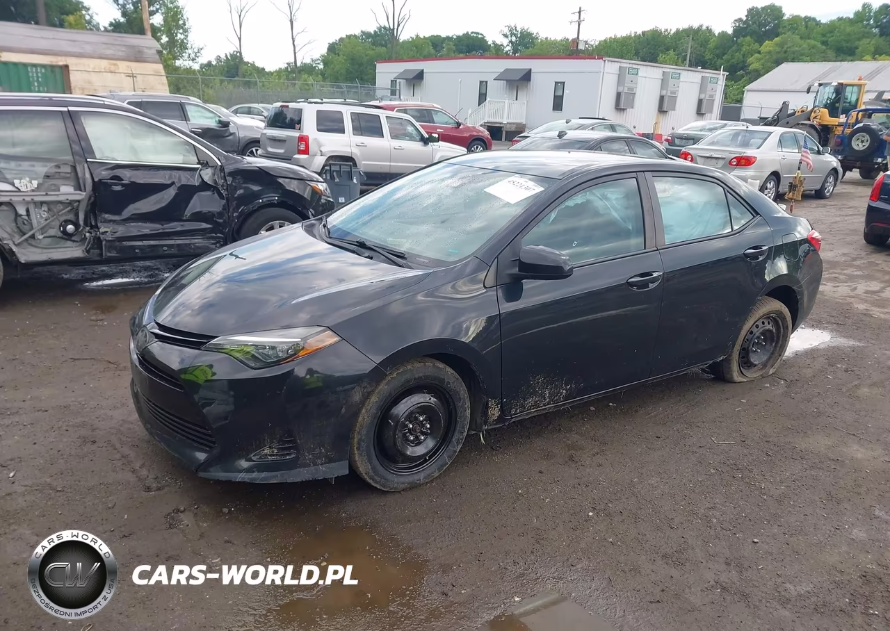 2018 Toyota Corolla Le VIN:5YFBURHE6JP839143 - 2
