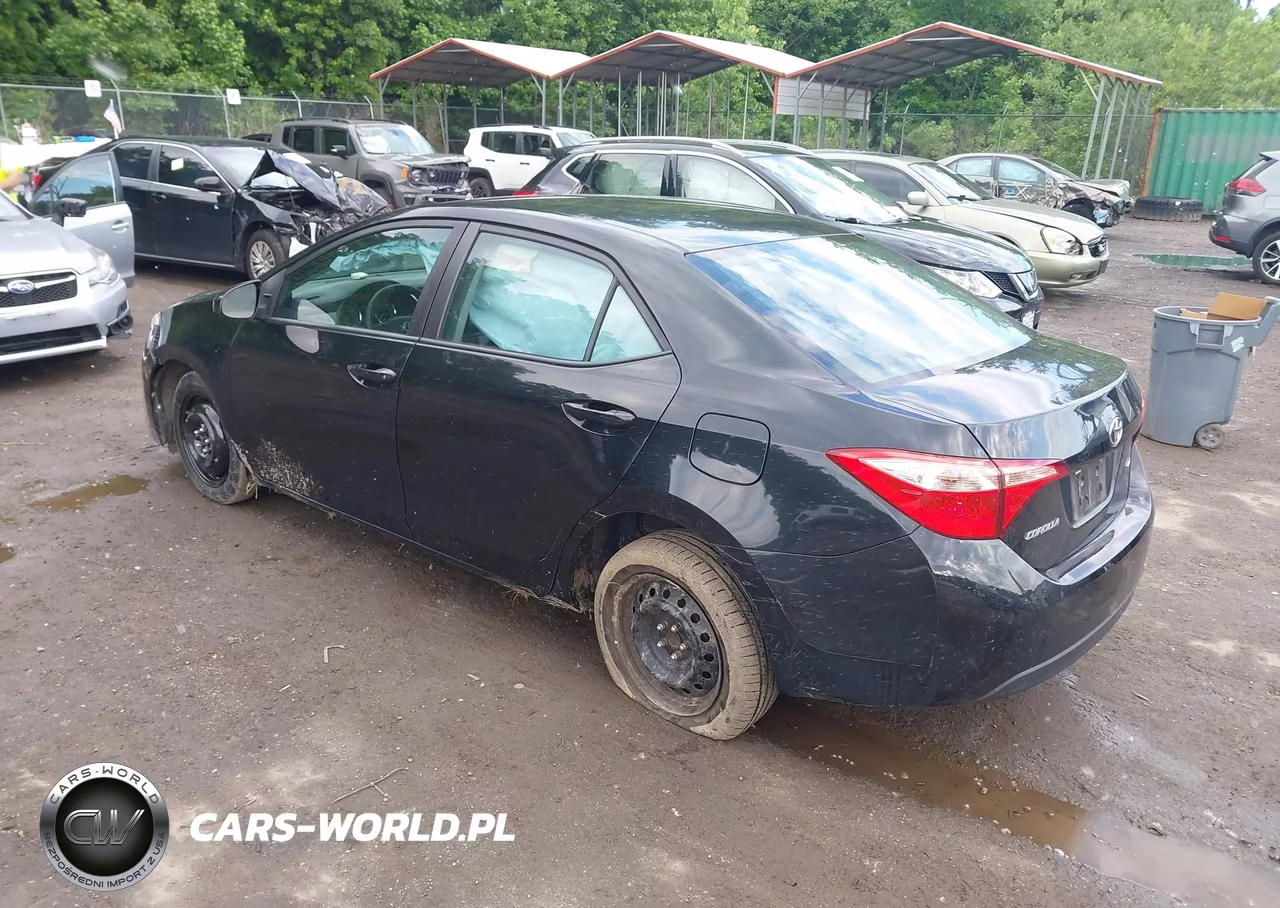 2018 Toyota Corolla Le VIN:5YFBURHE6JP839143 - 3