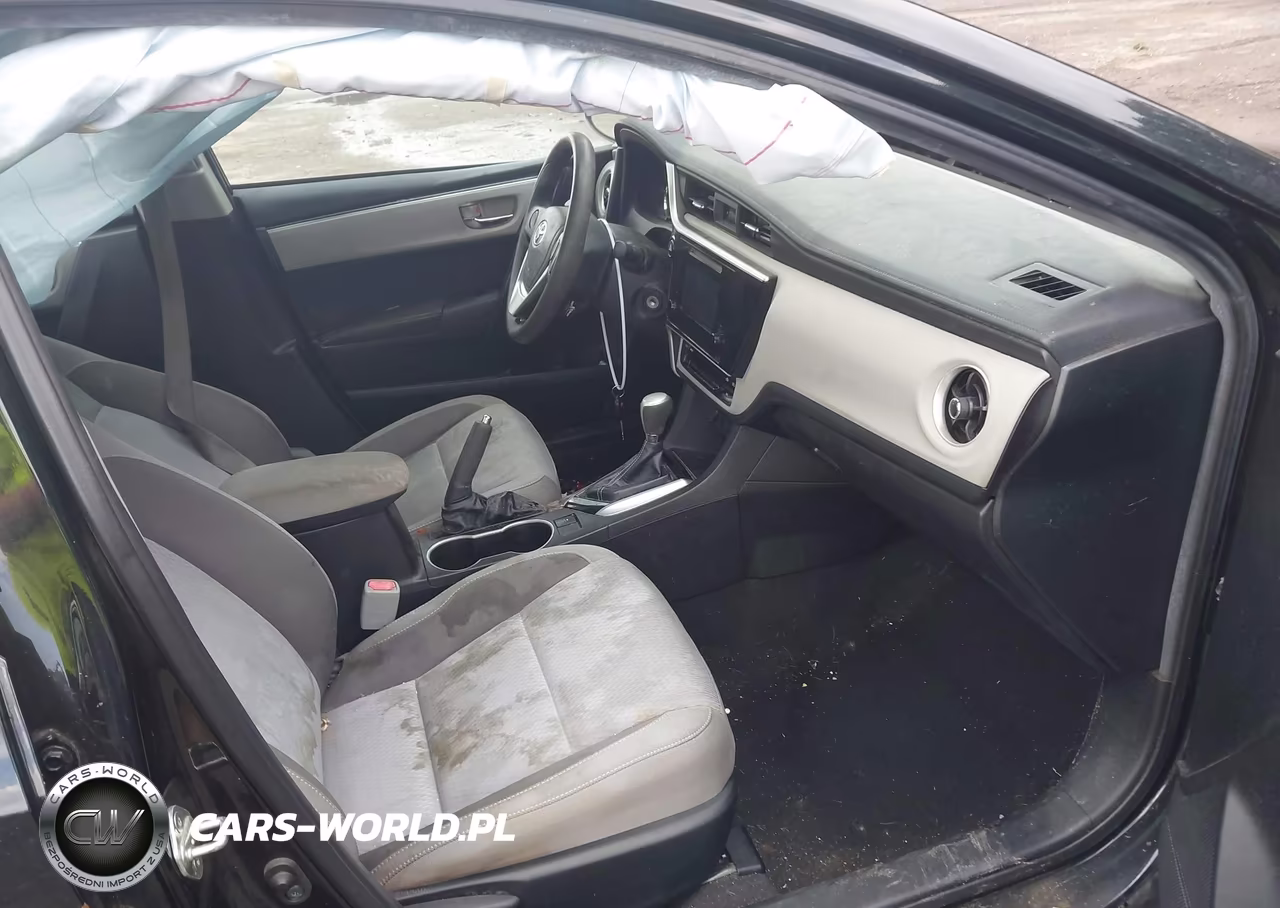 2018 Toyota Corolla Le VIN:5YFBURHE6JP839143 - 5