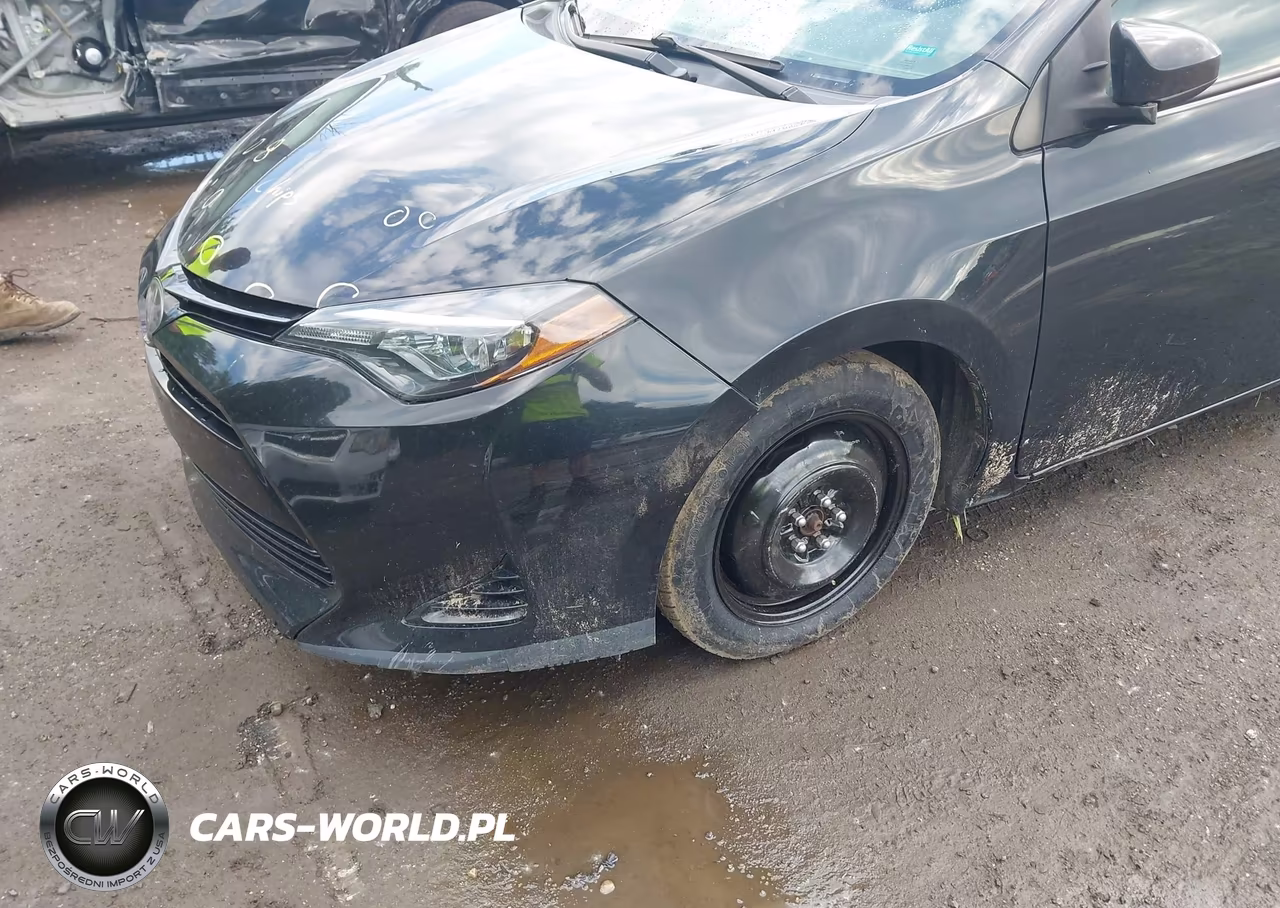 2018 Toyota Corolla Le VIN:5YFBURHE6JP839143 - 6