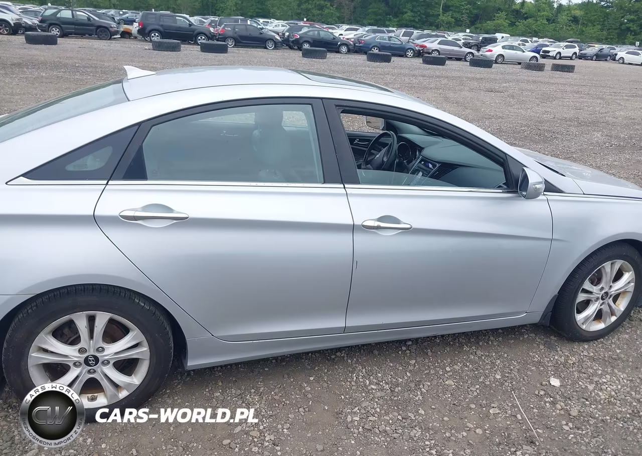 2015 Hyundai Sonata VIN:5NPEC4AC9FH533521 - 13