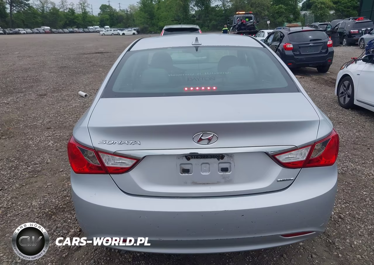 2015 Hyundai Sonata VIN:5NPEC4AC9FH533521 - 16