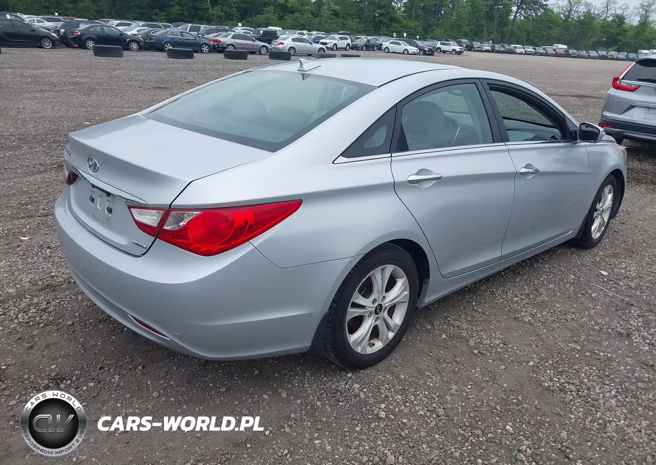2015 Hyundai Sonata VIN:5NPEC4AC9FH533521 - 4