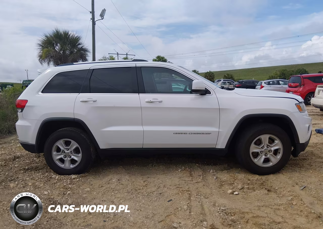2014 Jeep Grand Cherokee Laredo VIN:1C4RJFAGXEC109302 - 13