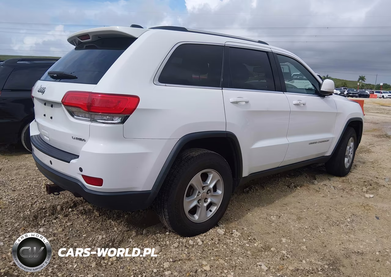 2014 Jeep Grand Cherokee Laredo VIN:1C4RJFAGXEC109302 - 4