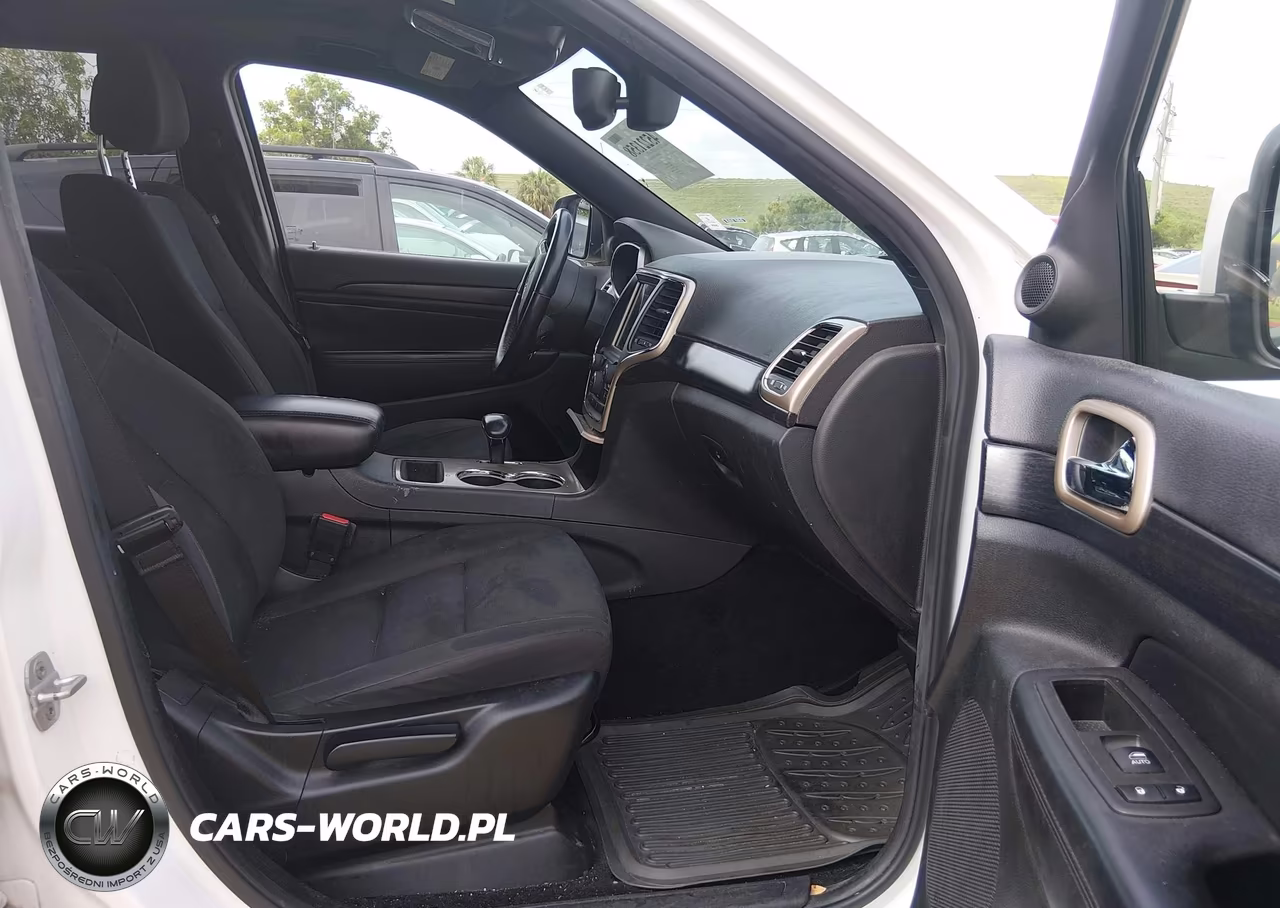 2014 Jeep Grand Cherokee Laredo VIN:1C4RJFAGXEC109302 - 5