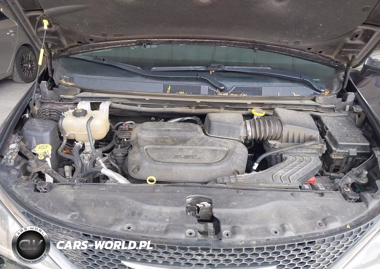 2019 Chrysler Pacifica Limited VIN:2C4RC1GG9KR561197 - 10
