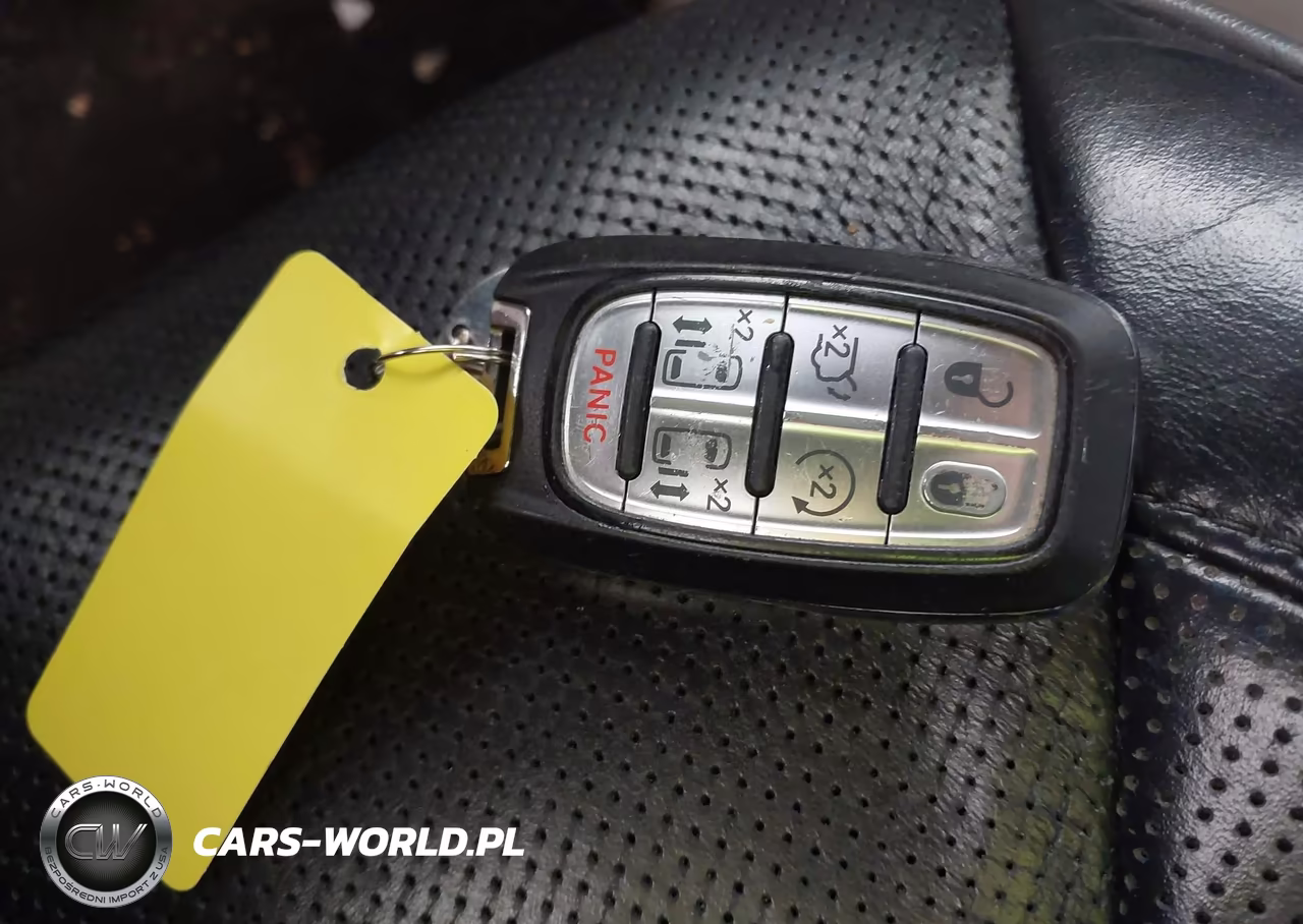 2019 Chrysler Pacifica Limited VIN:2C4RC1GG9KR561197 - 11