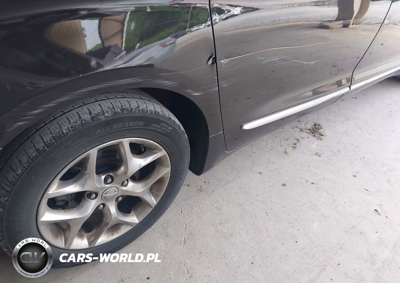 2019 Chrysler Pacifica Limited VIN:2C4RC1GG9KR561197 - 17