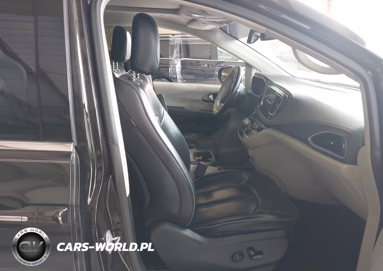 2019 Chrysler Pacifica Limited VIN:2C4RC1GG9KR561197 - 5