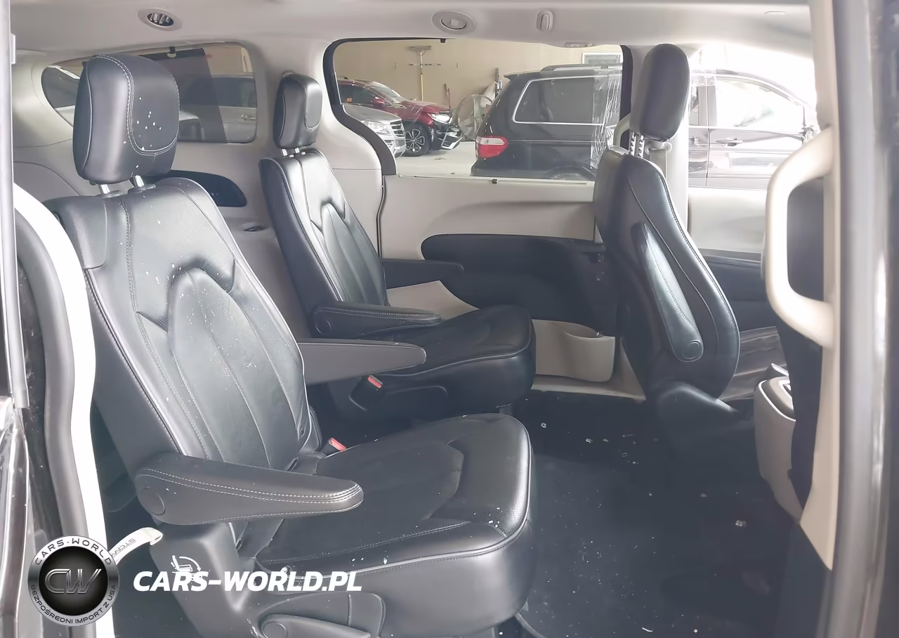 2019 Chrysler Pacifica Limited VIN:2C4RC1GG9KR561197 - 8