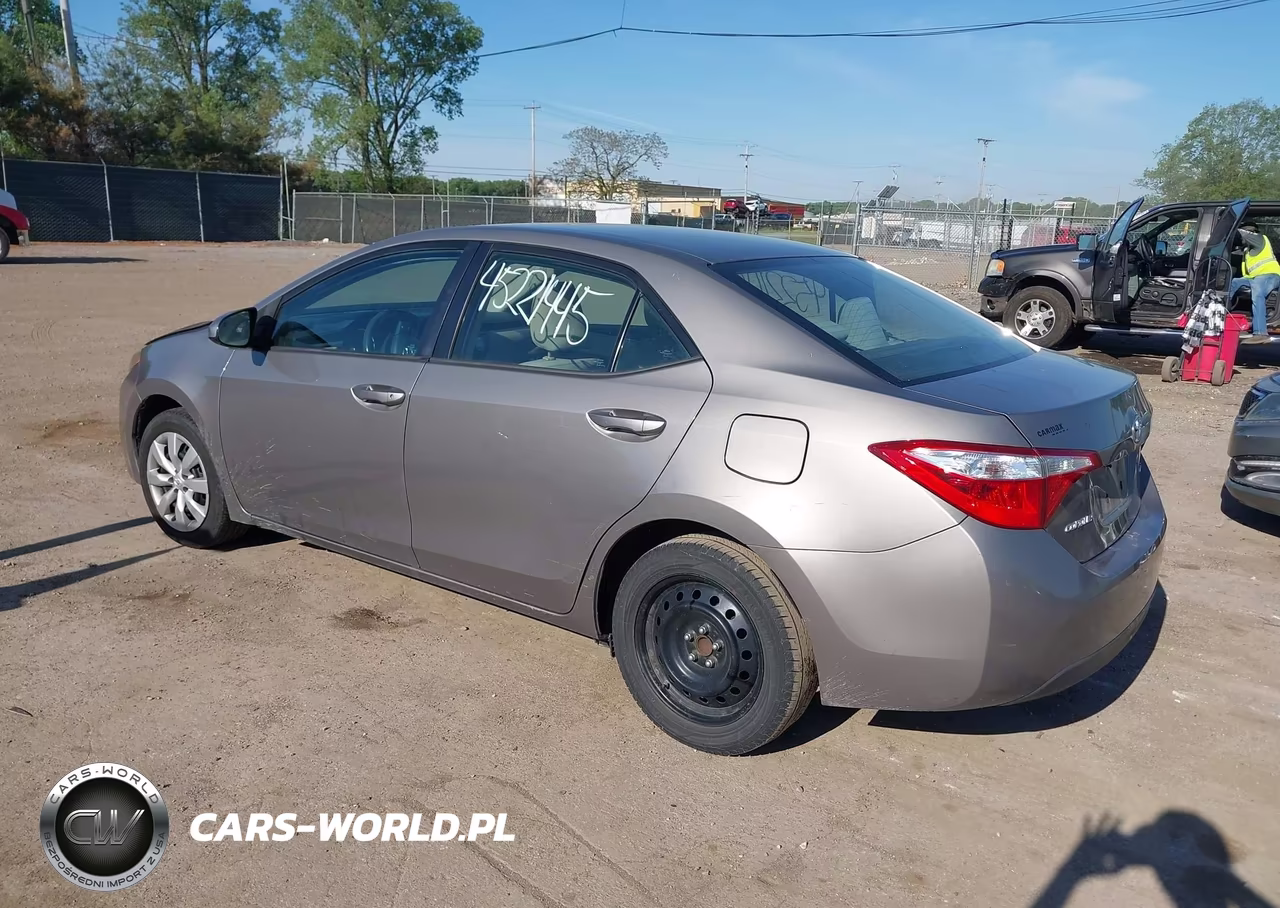 2016 Toyota Corolla Le VIN:2T1BURHE5GC608372 - 3