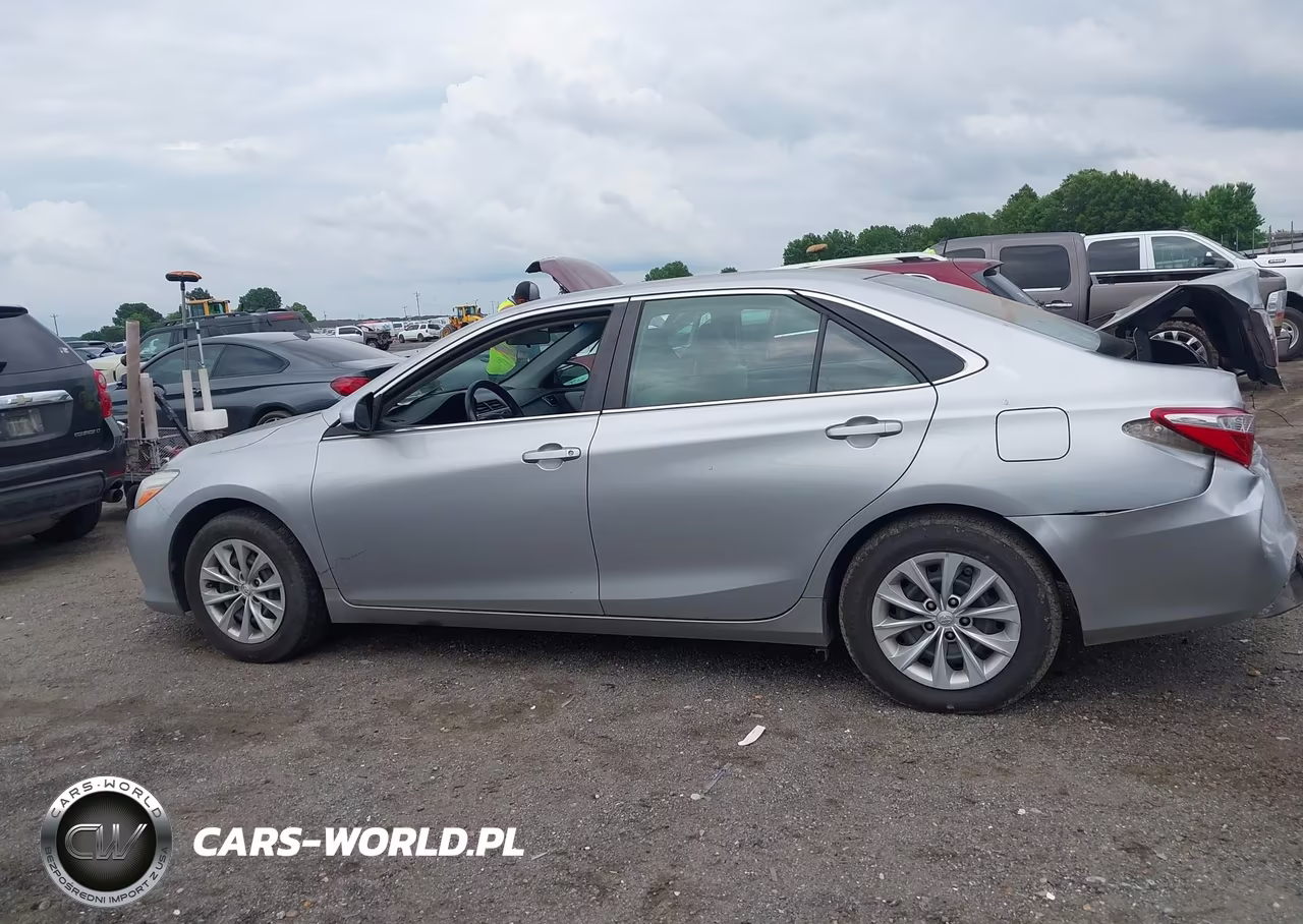 2015 Toyota Camry Le VIN:4T1BF1FK7FU071957 - 14